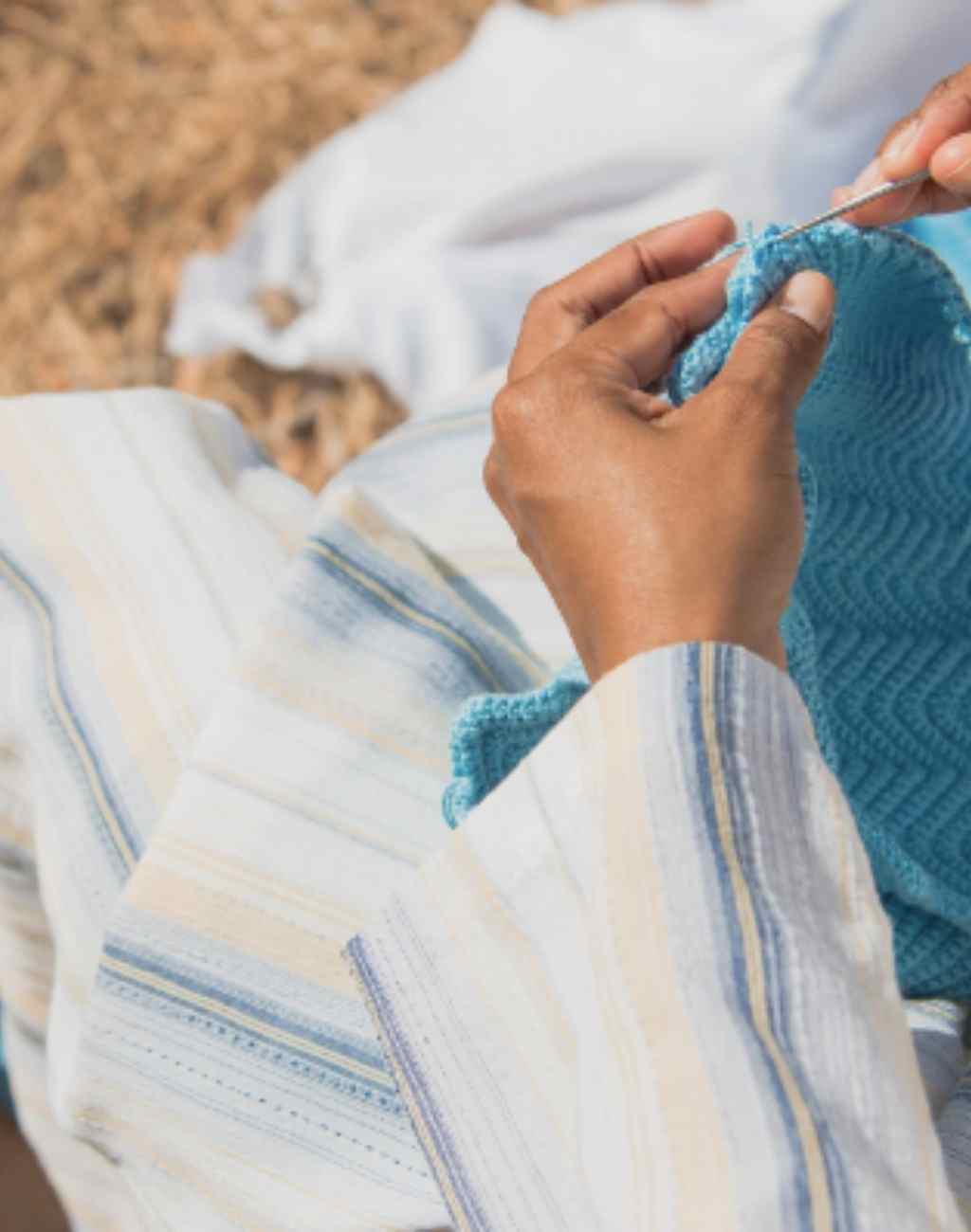 Handmade Crocheted Seashell Clutch | Removable Acrylic Handle - Visit Nifty Soraya Hennessey 